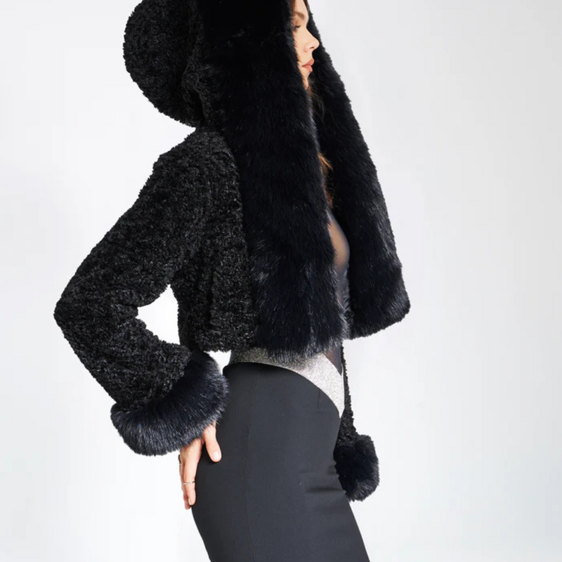 Giubbotto in pelliccia sintetica con cappuccio