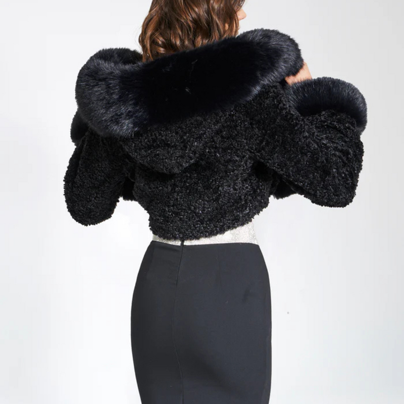 Giubbotto in pelliccia sintetica con cappuccio